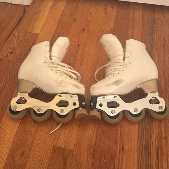 Edea Chorus figure skating boot with Snow White roller blades attached size 215 - Picture 2 of 11